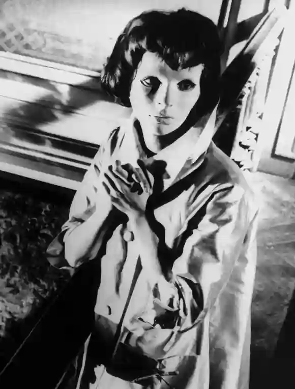 Ojos sin rostro (1960) dir. Georges Franju película de terror francesa