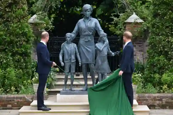 Royal Fans Find Photo That Likely Inspired Princess Diana Statue unveiling portrait Christmas card 1993 William Harry 2021 event pictures