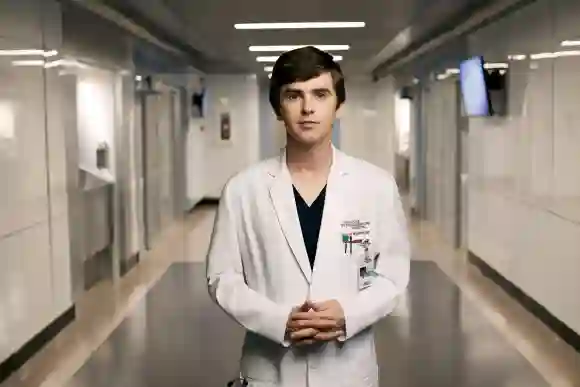 The Good Doctor, Shaun Murphy, un jeune chirurgien atteint d'autisme et du syndrome de Savant, est recruté dans l'unité chirurgicale d'un hôpital prestigieux.