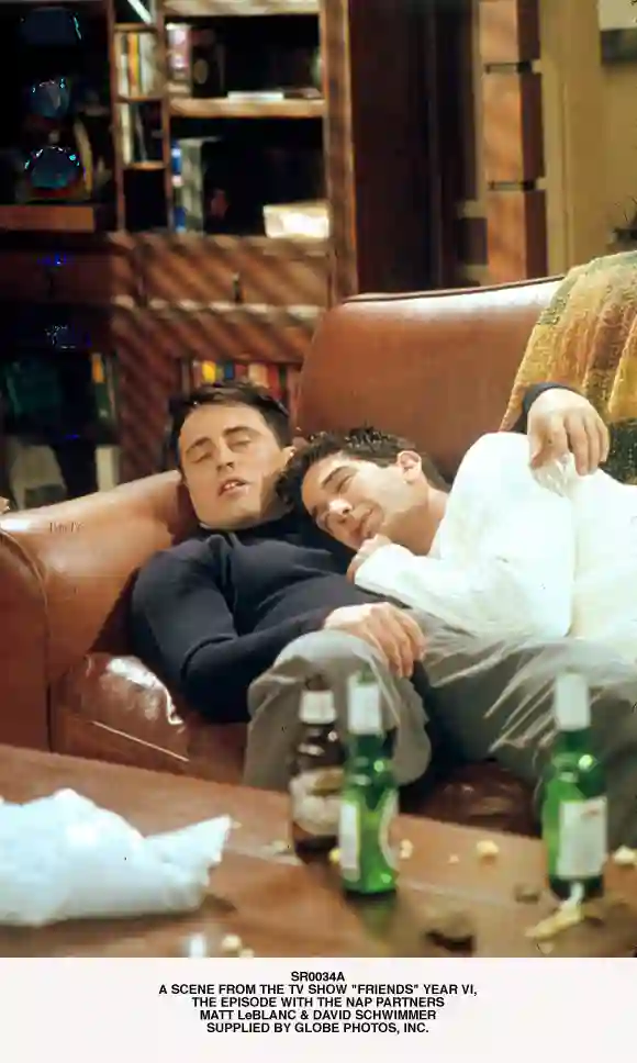 A SCENE FROM THE TV SHOW 'FRIENDS'