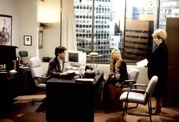 FRIENDS, de gauche à droite : Matthew Perry, Lisa Kudrow, Fritzi Burr, The One With The Stoned Guy , (Saison 1, ép. 115, diffusé le fév