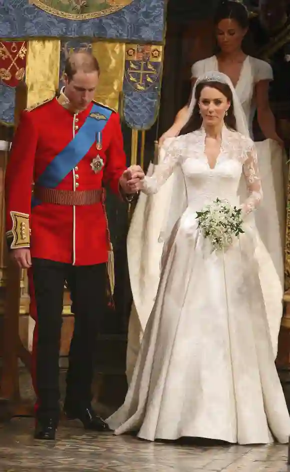 Beso romántico de boda de la duquesa Catalina y el príncipe Guillermo