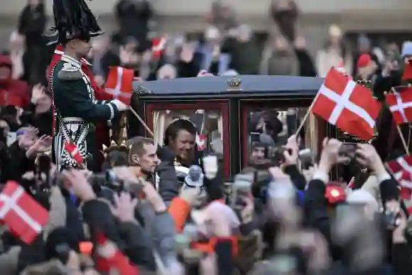 King Frederik in the carriage on the way to Amalienborg Palace