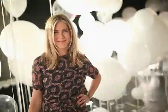 smartwater sparkling Celebrates Jennifer Aniston And St Jude's Children's Hospital l