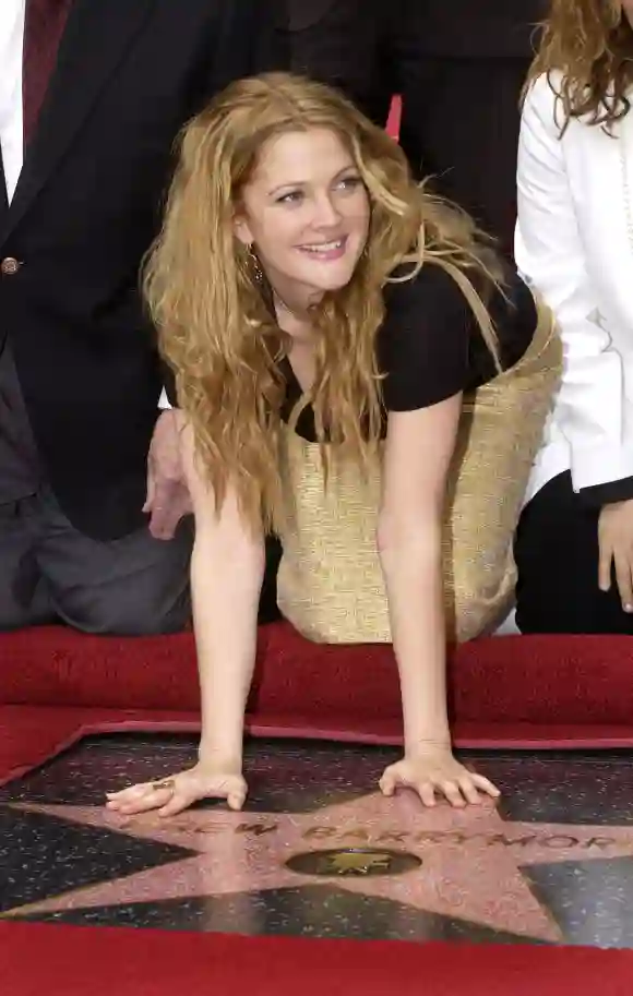 Drew Barrymore fue honrada con una estrella en el Paseo de la Fama de Hollywood el 3 de febrero de 2004.