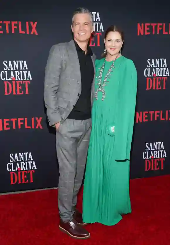 Timothy Olyphant y Drew Barrymore asisten a la premier de la tercera temporada de la serie de Netflix Santa Clarita Diet.