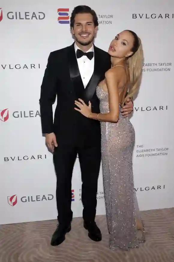 Le bal Elizabeth Taylor pour la lutte contre le sida - Arrivées à l'hôtel Beverly Hills. En vedette : Gleb Savchenko, Elena Belle