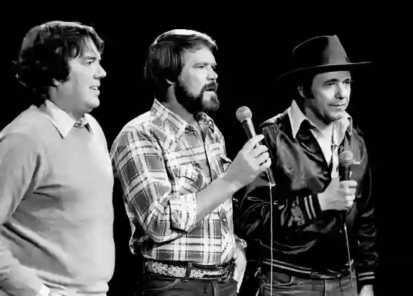Syndication : The Tennessean L'invité Jimmy Webb, à gauche, et Glen Campbell se joignent à l'animateur Bobby Bare lors de l'enregistrement de l'émission Bobby