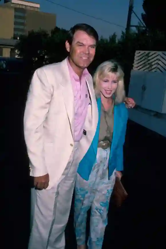 Le chanteur Glen Campbell et sa femme.
DMI/The LIFE Picture Collection
Instructions spéciales :  Prem