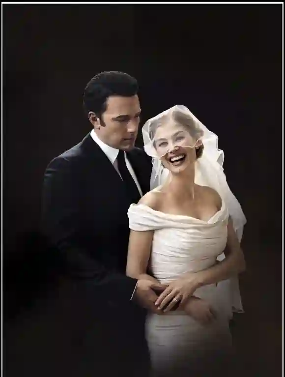 Ben Affleck y Rosamund Pike en una imagen promocional de la película 'Gone Girl'