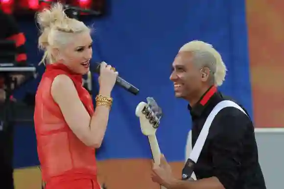 Nueva York Gwen Stefani y Tony Kanal de No Doubt actúan en GMA