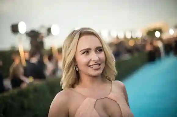 SANTA MONICA, CA - JANUARY 17:  (Editors Note: This image has been processed using digital filters)  Actress Hayden Panettiere attends the 21st Annual Critics' Choice Awards at Barker Hangar on January 17, 2016 in Santa Monica, California.  (Photo by Jason Kempin/Getty Images for The Critics' Choice Awards)