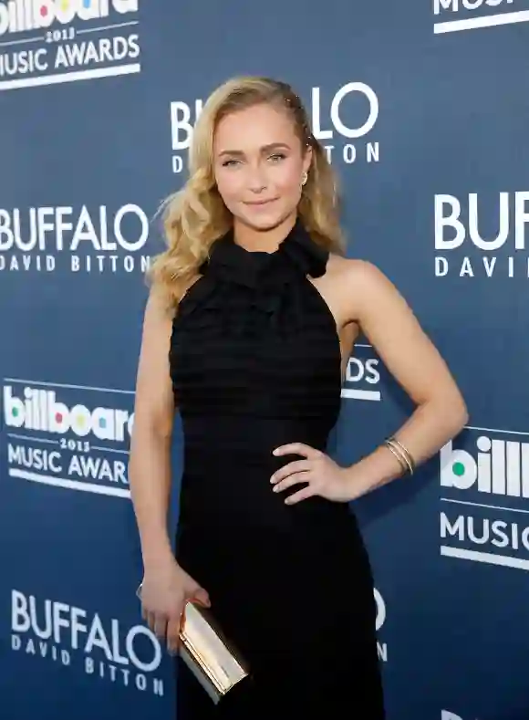 Hayden Panettiere arrives at the Buffalo David Bitton red carpet at the 2013 Billboard Music Awards.