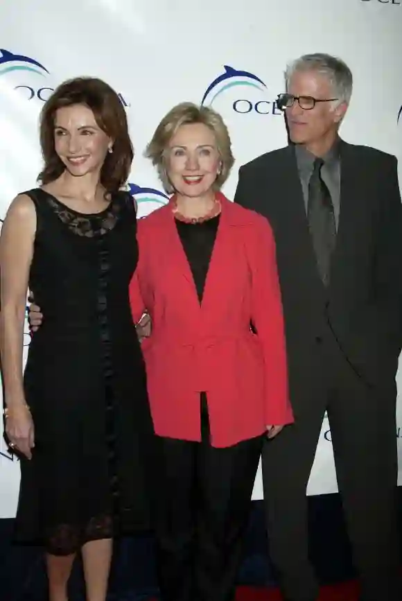 Mary Steenburgen, Hillary Rodham Clinton y Ted Danson en la 1ª Cena Anual de Oceana, Century Plaza Hotel, Century Ci