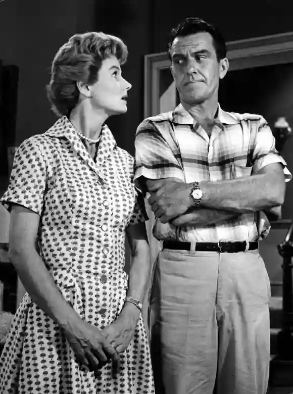 LEAVE IT TO BEAVER, Barbara Billingsley, Hugh Beaumont, 1957-1963, Beaver and Chuey, 1958 Courtesy Everett Collection !A
