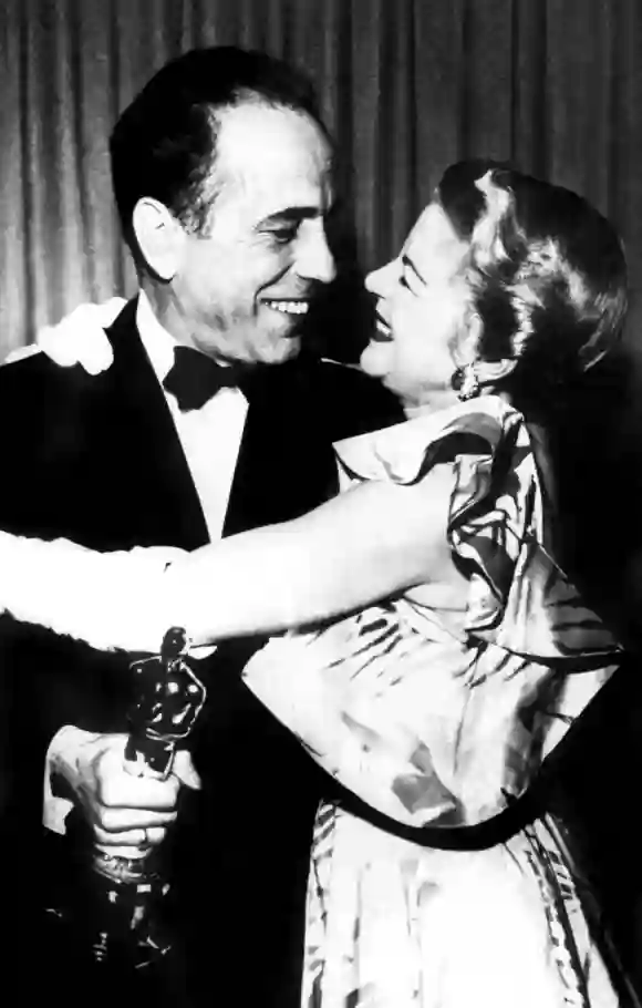 Humphrey Bogart holds his Oscar for Best Actor at the 1951 Academy Awards.
