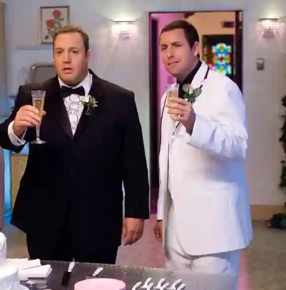 KEVIN JAMES et ADAM SANDLER jouent dans la comédie I Now Pronounce You Chuck and Larry.