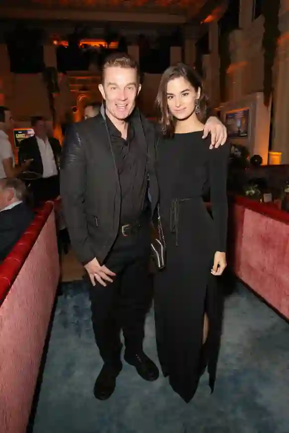 James Marsters y su esposa Patricia Rahman asisten a la fiesta Emmy 2018 de Hulu