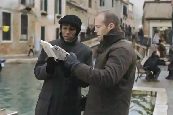 Mos Def and Jason Statham in 'The Italian Job' (2003)