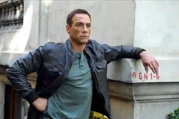 Jean-Claude Van Damme Characters: Samson Gaul Film: 6 Bullets (2012) Director: Ernie Barbarash 12 March 2012 PUBLICATION