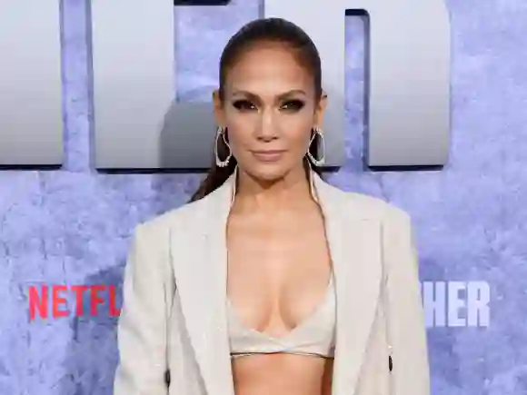 Jennifer Lopez Netflix estreno mayo 2023 alfombra roja