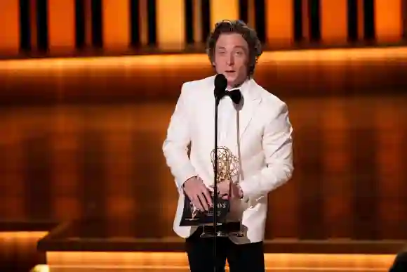 Syndication: USA TODAY Jeremy Allen White accepts the award for best lead actor in a drama series for his role as Carmen