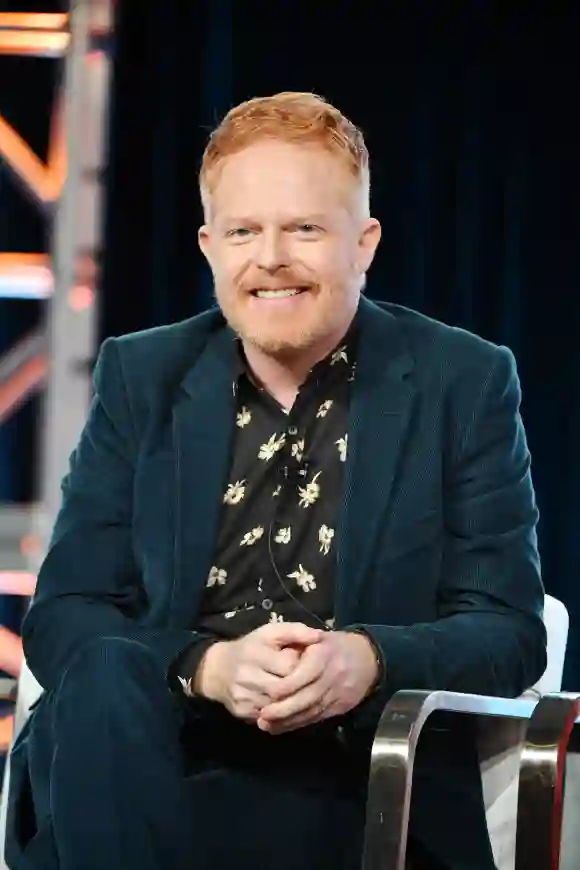 Jesse Tyler Ferguson de "Extreme Makeover: Home Edition" habla durante el segmento de HGTV del TCA Press Tour de invierno de 2020.