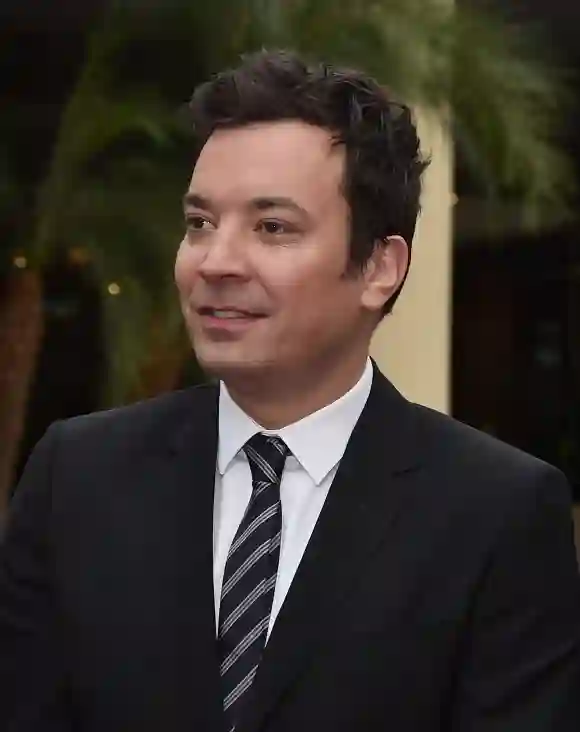Jimmy Fallon revient sur la controverse du blackface dans le "SNL" lors d'un monologue émouvant au "Tonight Show".