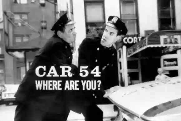 CAR 54 WHERE ARE YOU?, Joe E. Ross, Fred Gwynne, 1961-63 Courtesy Everett Collection !ACHTUNG AUFNAHMEDATUM GESCHÄTZT! P