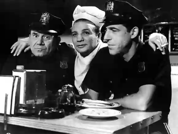 CAR 54 WHERE ARE YOU, Joe E. Ross, Jake La Motta, Fred Gwynne, 1961-1963 Courtesy Everett Collection !ACHTUNG AUFNAHMED