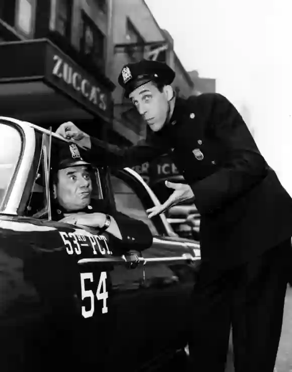 CAR 54 WHERE ARE YOU?, Joe E. Ross, Fred Gwynne, 1961-1963 Courtesy Everett Collection !ACHTUNG AUFNAHMEDATUM GESCHÄTZT!