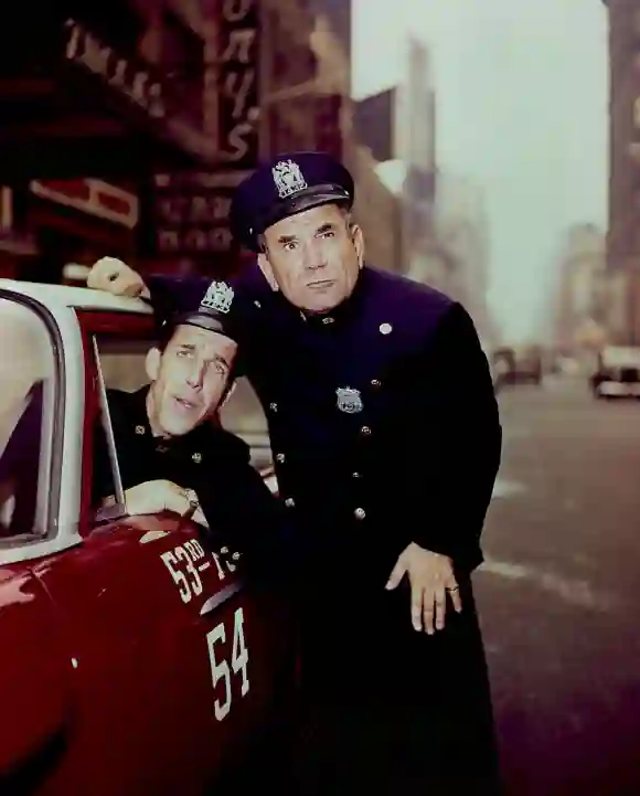 CAR 54, WHERE ARE YOU, Fred Gwynne et Joe E. Ross, 1961-1963. Avec l'aimable autorisation de Everett Collection !ACHTUNG AUFNAHMEDATUM GESCH