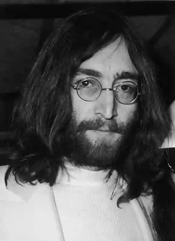 John Lennon (1940-1980). Décès tragiques de célébrités. Mark David Chapman.