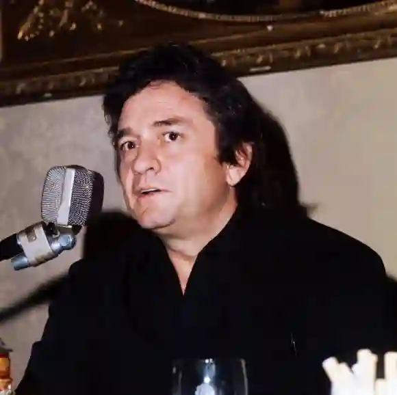 Johnny Cash Johnny Cash, amerikanischer Countrysänger und Songschreiber, bei einer Pressekonferenz, Deutschland um 1981.