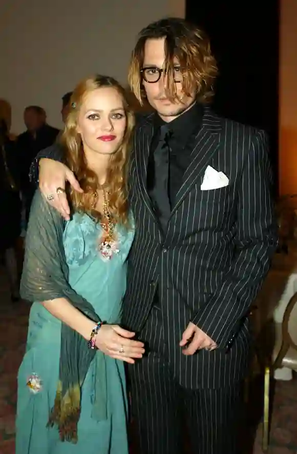 Johnny Depp and Vanessa Paradis at the Critics' Choice Awards in 2004.