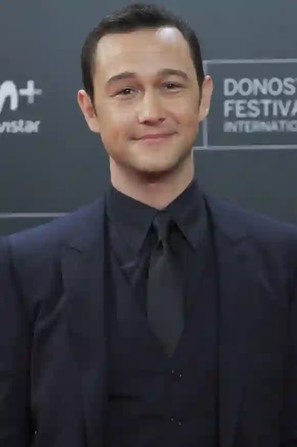 Joseph Gordon-Levitt Says More Men Should Be Granted Paternity Leave: "I Feel Really Lucky I Got To Do That"