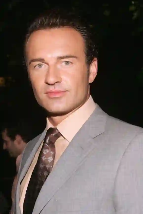 NEW YORK - JULY 06: Actor Julian McMahon attends the premiere of "Fantastic Four" on Liberty Island July 6, 2005 in New York City (Photo by Evan Agostini/Getty Images for Fox Studios).