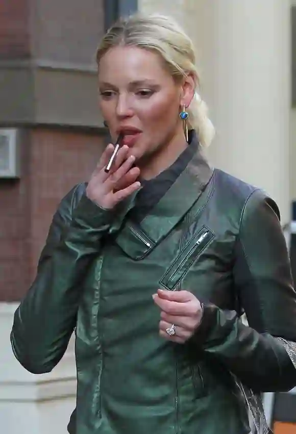 Katherine Heigl smoking