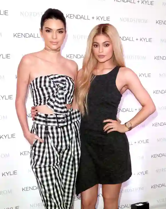 Kendall y Kylie Jenner celebran la colección Kendall + Kylie en un almuerzo privado de Nordstrom