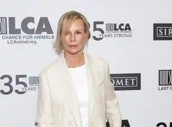 ¡Esta es la chica "Bond" Kim Basinger hoy!