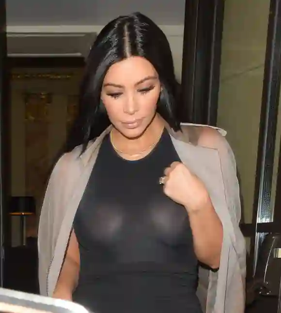 Kim Kardashian muestra sus pezones