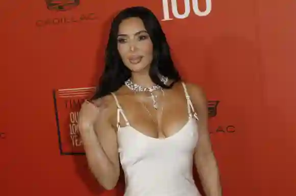 Kim Kardashian en la alfombra roja