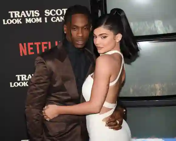 Travis Scott y Kylie Jenner asisten al estreno de Travis Scott: Look Mom I Can Fly de Netflix en Santa Mónica