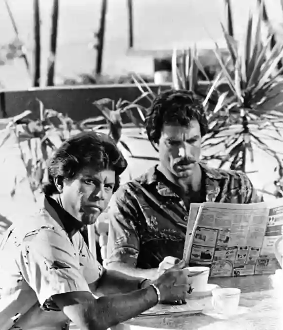 Larry Manetti y Tom Selleck en 'Magnum, P.I.' en 1980