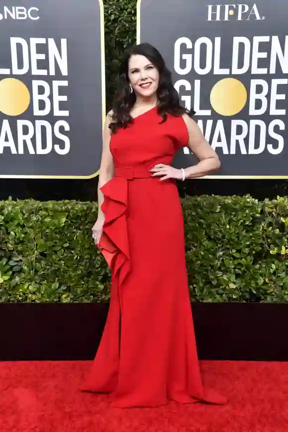 Lauren Graham attends the red carpet event at the 2020 Golden Globe Awards.