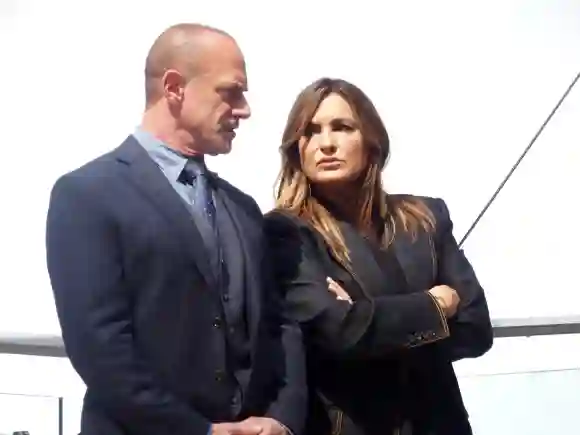 Law & Order: SVU: First Details On The 500th Anniversary Episode Revealed season 23 guest stars reunion crossover Benson Stabler Warren Leight interview Organized Crime