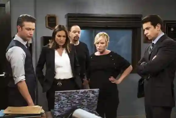 Law & Order: SVU: Cast Members Exiting In New Season 23 Premiere episode release date Jamie Gray Hyder Demore Barnes actors stars characters Kat Garland