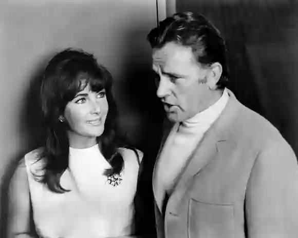 Richard Burton con la actriz británico-estadounidense Elizabeth Taylor durante el rodaje de la película "Quién teme a Virginia Woolf"