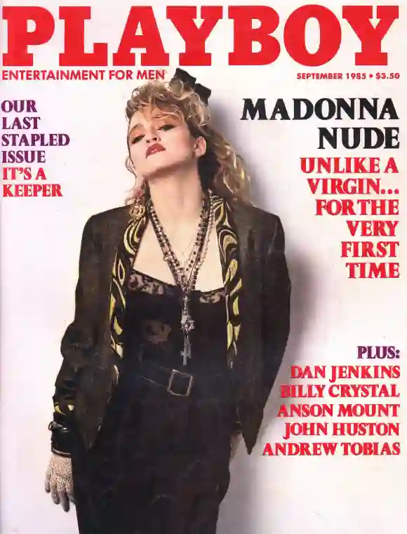 La cantante Madonna apareció en la portada de la revista Playboy en septiembre de 1985.