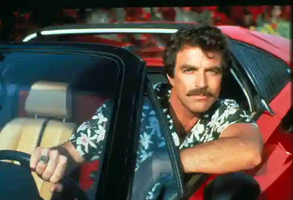 Tom Selleck como "Thomas Sullivan Magnum IV" en "Magnum, P.I."